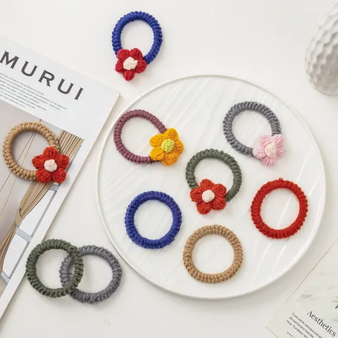 Handgestrickter Haargummi Aus Wollgarn Für Damen Süße Häkelblumen-Schleife Weicher Elastischer Zopfgummi Haarschmuck