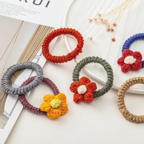 Handgestrickter Haargummi Aus Wollgarn Für Damen Süße Häkelblumen-Schleife Weicher Elastischer Zopfgummi Haarschmuck