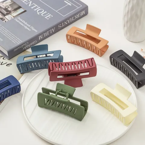 Eleganter Koreanischer Großer Matte Haarklammer Minimalistisch Rechteck Hohl Shark Clip Matt Kunststoff Haarstyling Zubehör Für Damen