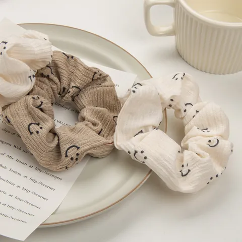 Women's Cute Smiley Face Fabric Scrunchies Korean Minimalist Pleated Elastic Hair Ties For Girls Daily Hair Accessories