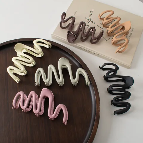 Large Matte Metal Wavy Hair Claw Clip For Women Elegant Nonslip Hair Jaw Clamp For Thick Hair French Style Accessories