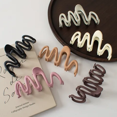 Large Matte Metal Wavy Hair Claw Clip For Women Elegant Nonslip Hair Jaw Clamp For Thick Hair French Style Accessories