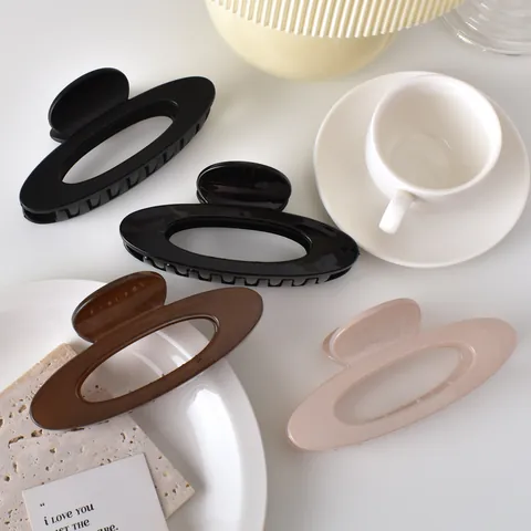 Hair Claw Clip Minimalist Hollow Oval Large Shark Clip Plastic Resin Hair Accessories For Women Back Of Head Bun Hairpin