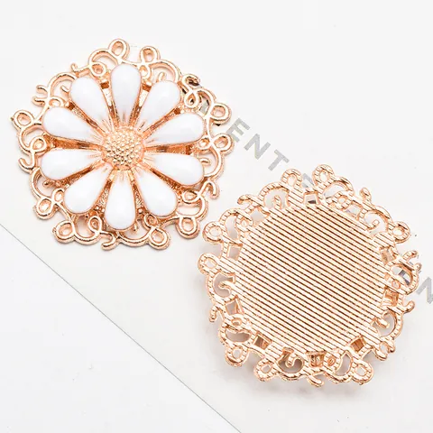 Pendenti a Forma di Margherita in Smalto Bianco Base in Lega Filigranata Accessori per Creazione Gioielli Floreali Fai da Te Mollette Spille Copricapo