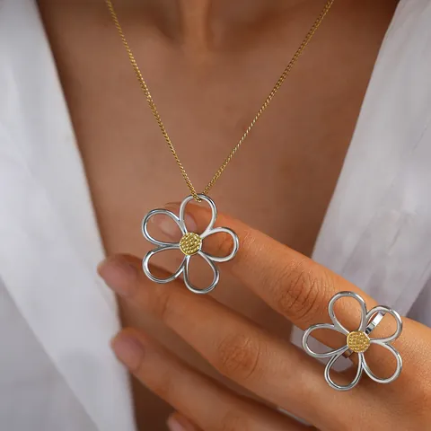 18K Vergoldet 304 Edelstahl Hohl Gänseblümchen Blume Anhänger Halskette Für Damen Minimalismus Floral Zweifarbig Sommer Schmuck