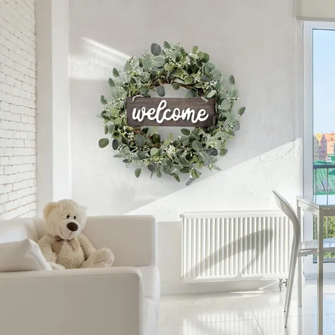 Guirlanda de Eucalipto Artificial Con Letrero de Welcome Placa de Madera Rama de Olivo Verde Bayas Corona para Puerta Pared Hogar Decoración