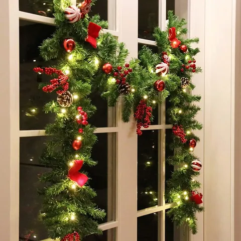Traditionele Kerst Guirlande Met Warme LED Verlichting Rode Bessen Dennenappels Voor Trap Deur Raam Haard Decoratie