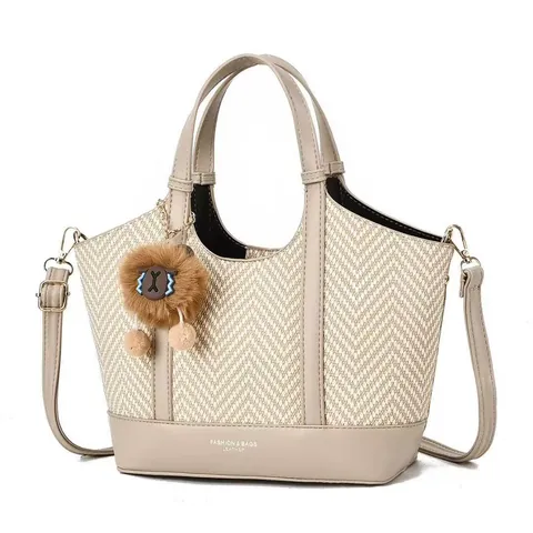 Damen Große Kapazität Gewebte Fischgräten Tragetasche PU Leder Patchwork Schultertasche Mit Plüschball Anhänger Pendeln Handtasche