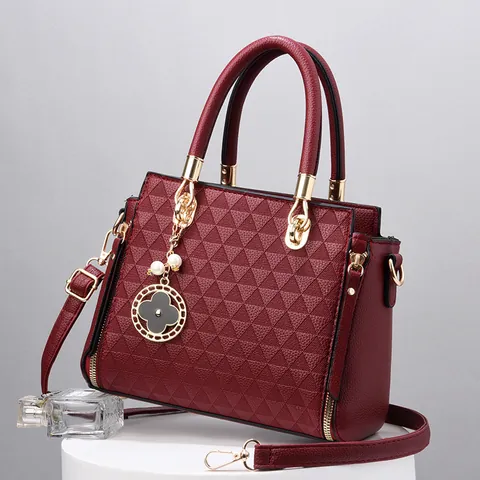 Damen Mode Geometrische Dreieck Geprägte PU Leder Handtasche Mit Kleeblatt Künstliche Perle Anhänger Top Griff Umhängetasche