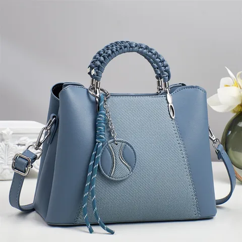 Sac à Main pour Femmes en Cuir PU Patchwork Avec Poignée Tressée Surpiqûre en V Grande Capacité Sac à Bandoulière Pendentif Boule