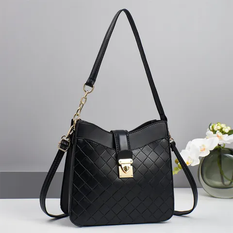 Women High Quality PU Leather Rhombic Quilted Shoulder Bag Elegant Crossbody Handbag With Gold Chain Strap For Daily Commute