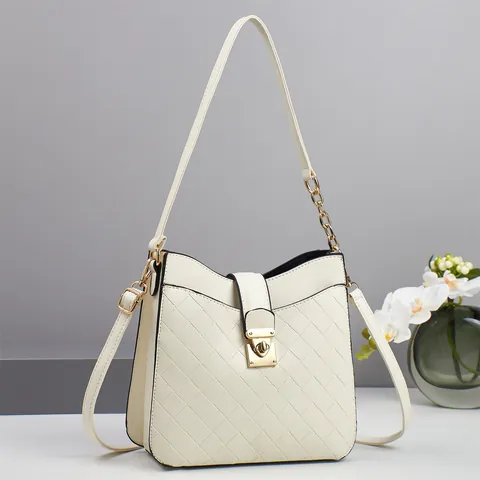 Women High Quality PU Leather Rhombic Quilted Shoulder Bag Elegant Crossbody Handbag With Gold Chain Strap For Daily Commute