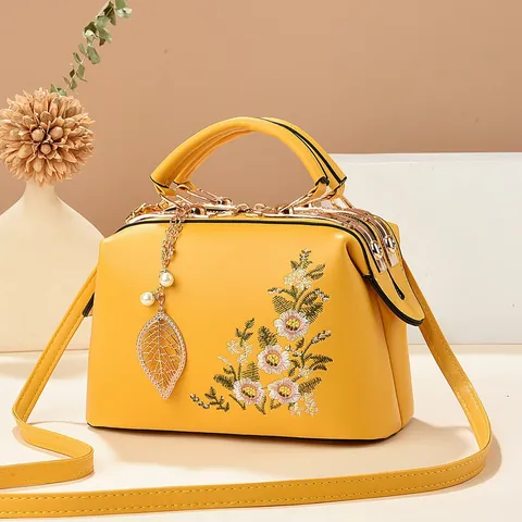 Vrouwen Bloemen Borduurwerk PU Lederen Handtas Retro Elegant Handtas Met Metalen Bladhanger En Verstelbare Schouderriem