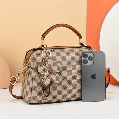 Borsa Boston Retrò a Scacchiera Floreale per Donna Borsa a Tracolla in Pelle PU Con Ciondolo a Fiore Borsa a Mano di Grande Capacità