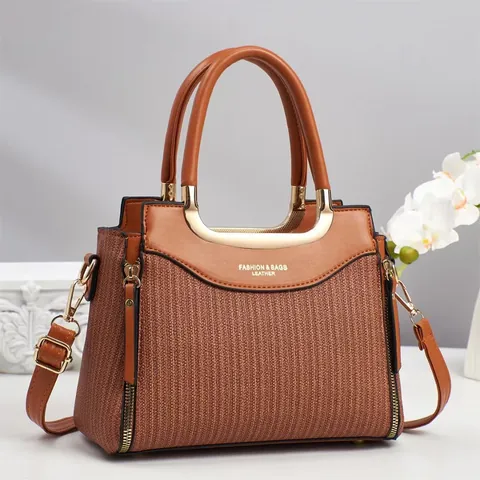 Sac à Main Femme en Cuir PU Tissé Patchwork Urbain Minimaliste Grande Capacité Sac à Bandoulière avec Accessoires Dorés