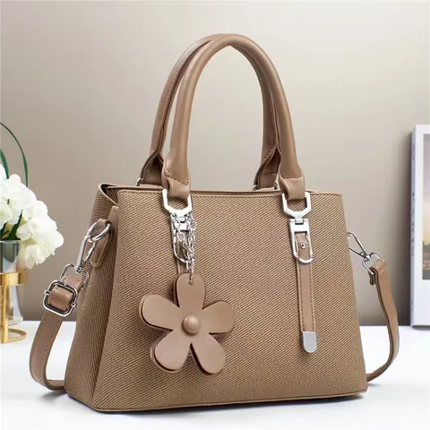 Sac à Main Femme en Cuir PU Texture Tissée Avec Pendentif Fleur Sac à Bandoulière Grande Capacité Pour Trajet Quotidien