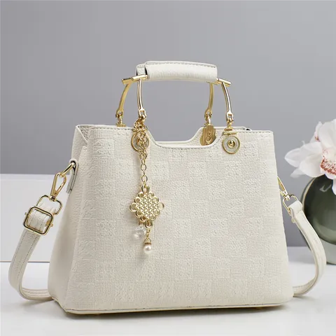 Borsa da Donna alla Moda con Goffratura a Quadretti in Pelle PU Borsa a Tracolla con Ciondolo a Nodo Cinese e Perle Grande Capacità