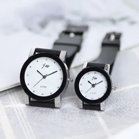 Minimalist Quartz Watch Fashion Couple Wristwatch Silver Alloy Case Silicone Strap Round Dial Jewelry Accessory Gift