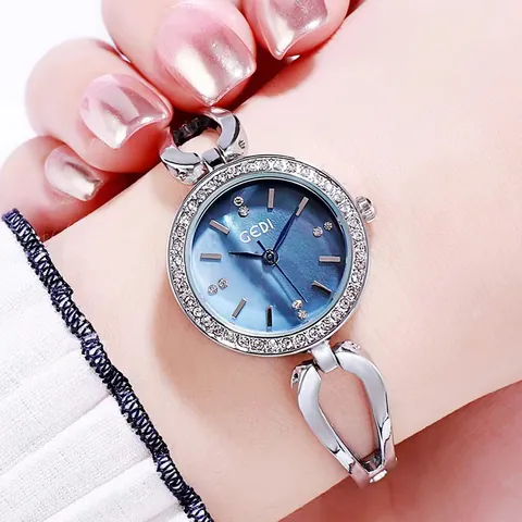 Elegante Damen Armbanduhr Edelstahl Hohlband Eingesetzte Strasssteine Perlmutt Zifferblatt Quarzuhr Silberfarben