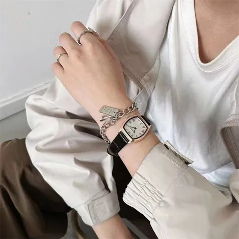 Vintage Tonneau Kast Dames Quartz Horloge Romeinse Cijfers PU Lederen Krokodillenpatroon Band Elegant Klein Wijzerplaat Horloge Voor Vrouwen