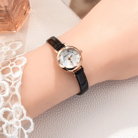 Μοντέρνο Μινιμαλιστικό Γυναικείο Ρολόι Quartz Κομψό Μικρό Στρογγυλό Καντράν Λεπτό Λουράκι Τεχνητό Δέρμα Ρολόι Χειρός για Μαθητές Γραφείο Δώρο