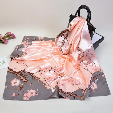 Elegante Foulard Quadrato in Raso con Fantasia Floreale di Fiori di Prugno Effetto Seta per Donna Morbido e Leggero Scialle Accessorio