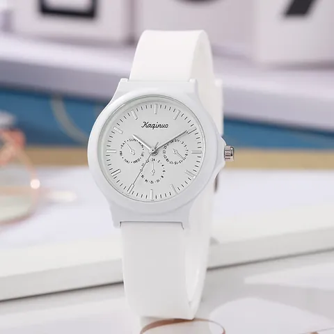 Dames Mode Quartzhorloge Siliconen Band Drievoudig Wijzerplaat Ontwerp Casual Minimalistisch Polshorloge Voor Studenten Examen