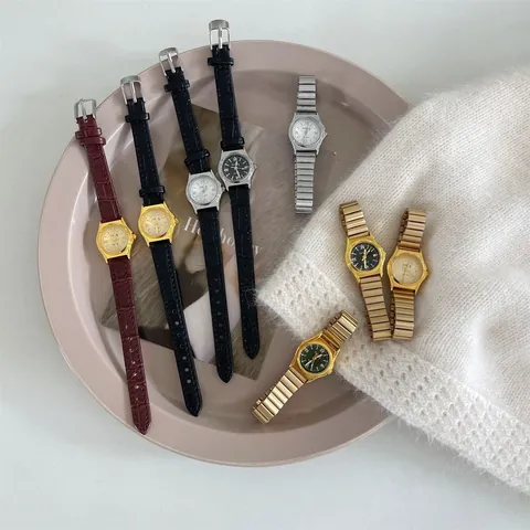 Vintage Dames Quartz Horloge Kleine Ronde Wijzerplaat Legering Kast Romeinse Cijfers Kunstleer Bamboe Metalen Band Mode