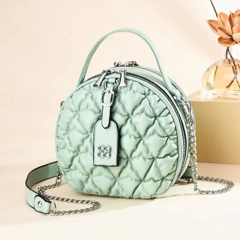Women Quilted Heart Pattern Round Crossbody Bag PU Leather Circle Shoulder Bag With Metal Chain Strap Casual Fashion Handbag