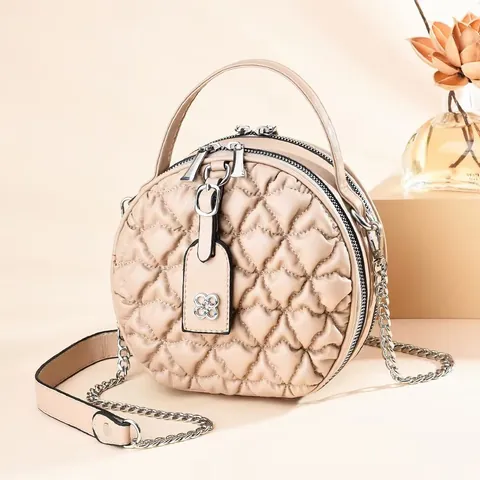 Women Quilted Heart Pattern Round Crossbody Bag PU Leather Circle Shoulder Bag With Metal Chain Strap Casual Fashion Handbag