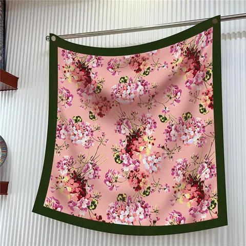 Damen Satin Floral Quadratischer Schal Großer Seidenähnlicher Kopftuch Schal Mit Kontrastierender Grüner Kante Rosa Muster