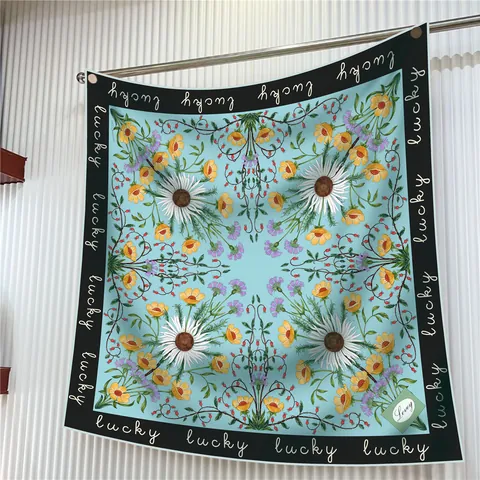 Dames Luxe Satijnen Vierkante Sjaal Bloemen Madeliefjes Print Lucky Letters Grote Keperzijde Gevoel Halssjaal Hoofddoek Accessoires