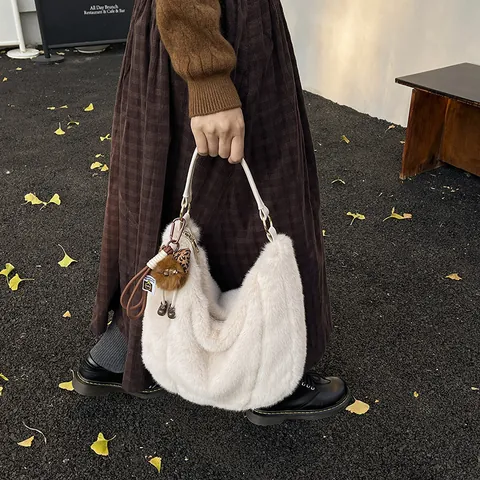 Women Faux Fur Hobo Shoulder Bag Large Capacity Plush Tote With Animal Charm PU Leather Strap Winter Fashion Handbag