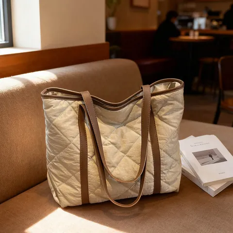 Bolso Tote Acolchado de Gran Capacidad para Mujer Patrón de Diamante Ligero Estilo Coreano Bolso de Hombro Color de Contraste Diario