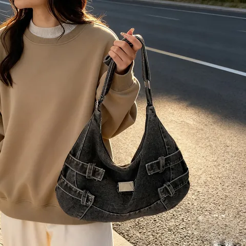 Sac Hobo en Denim Délavé Vintage Grande Capacité Sac à Épaule Bandoulière Femme Avec Boucles Réglables Décor Métal