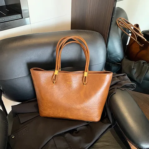Vintage Large Capacity Tote Bag For Women PU Leather Solid Color Shoulder Bag With Beaded Tassel Pendant Office Handbag
