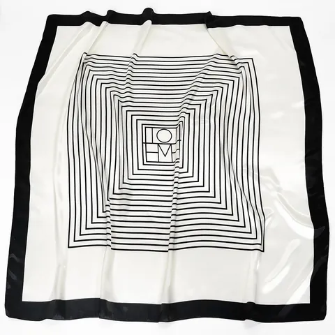 Carré de Soie en Satin pour Femmes Motif Lettre OM et Rayures Élégant Châle de Protection Solaire Foulard Imprimé pour Dames