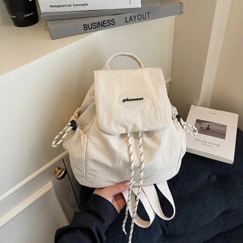 Mochila de Nailon Minimalista de Estilo Coreano para Mujer 2025 Verano Informal Ligera Mochila de Viaje al Aire Libre Bolsa Escolar Universitaria Cierre de Solapa con Cordón