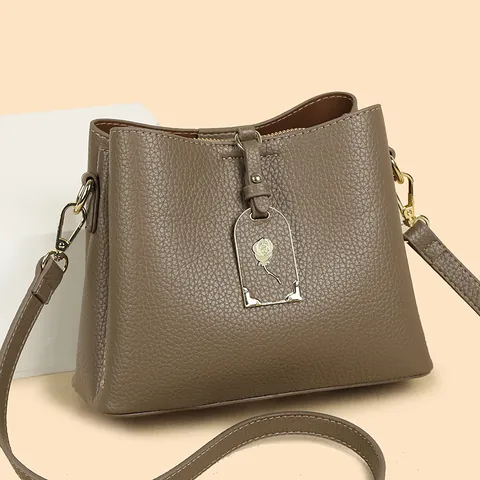 Vintage Damen Eimertasche aus PU-Leder mit Litschi-Textur und Rosen Metallanhänger Lässige Schultertasche Umhängetasche
