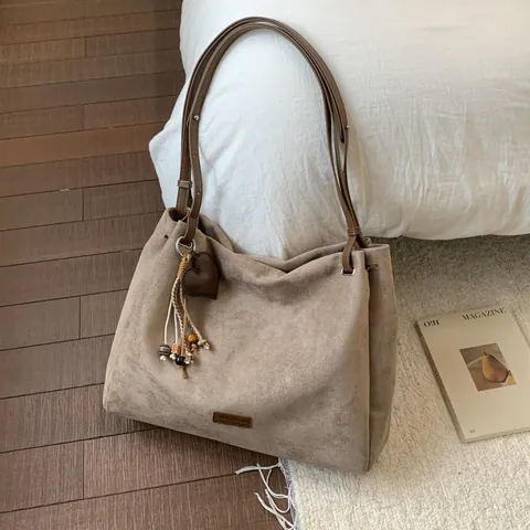 Vintage Large Capacity Suede Tote Bag For Women Minimalist Frosted Shoulder Bag With Heart Pendant Tassel Retro Commuter Hobo Bag