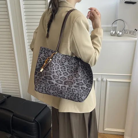 Leopard Print Tote Bag Set With Matching Pouch And Bead Pendant Large Capacity PU Leather Shoulder Bag For Women Vintage Commute Handbag