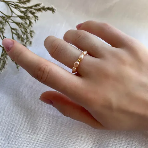Handgefertigter Naturperlenring Aus Titanstahl 18 Karat Vergoldet Rosa Dehnbarer Fingerring Minimalistischer Schmuck