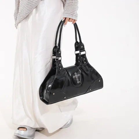 Women's Vintage PU Leather Large Tote Bag Gothic Cross Pendant Rivet Shoulder Bag Y2K Punk Style Commuter Handbag For Ladies