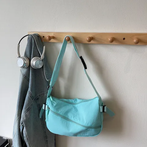 Bolso Bandolera Crescent de Nailon Ligero para Mujer Gran Capacidad Bolso de Hombro Casual Urbano Con Correa Ajustable