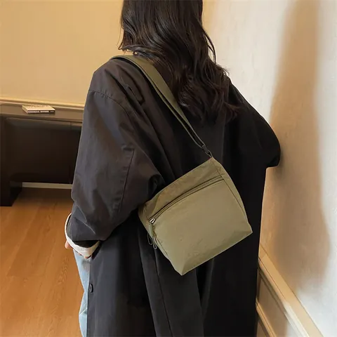 Borsa a Tracolla Casual in Nylon da Donna Grande Capacità Minimalista Tinta Unita Messenger Bag Borsa a Spalla Quotidiana