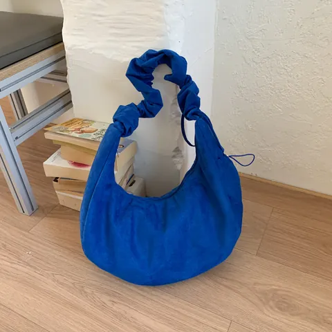 Borsa Hobo in Similpelle Scamosciata da Donna Con Tracolla Arricciata Versatile Borsa a Spalla Sotto l'Ascella a Mezzaluna per Ufficio Casual Quotidiano