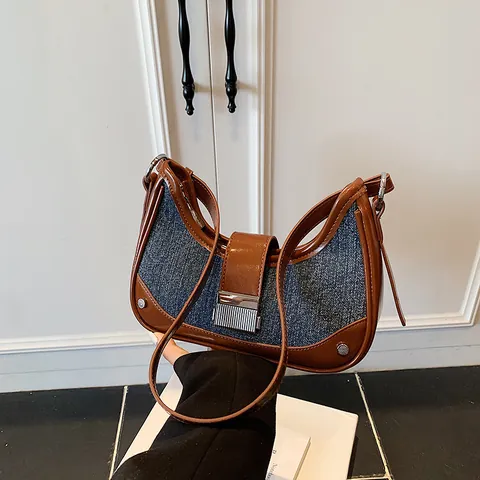 Vintage Denim Splicing Crescent Schoudertas Voor Dames PU Leer Contraststiksel Hobo Crossbody Tas Met Beren Hanger
