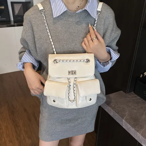 Mochila de Cuero PU para Mujer con Cadena Moda Múltiples Bolsillos Casual Simple Bolsa de Viaje con Cierre Giratorio Color Sólido