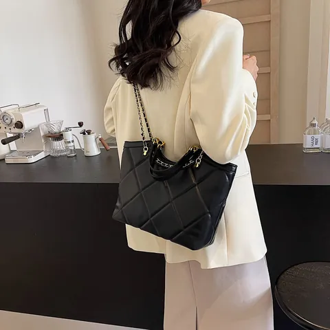 Women Quilted Diamond Tote Bag Large Capacity PU Leather Minimalist Chain Shoulder Bag Daily Commute Handbag Hand Bag
