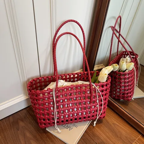 Women Woven Hollow Tote Bag And Drawstring Inner Bag Fashion PVC Shoulder Bag Large Capacity Beach Handbag Vacation Purse